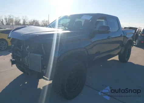 2024 Toyota Tundra Platinum z USA, uszkodzony, nr VIN 5TFNA5AB5RX030647